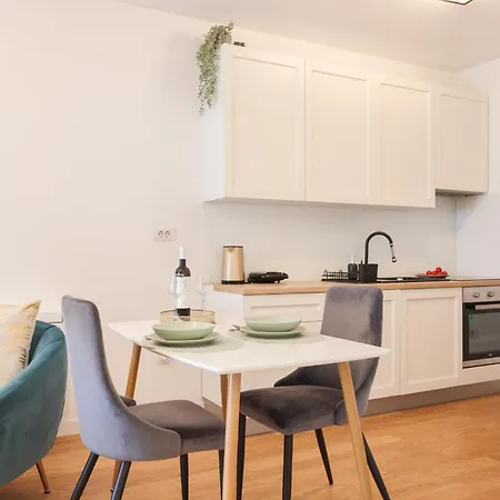 Yvonne Apartment